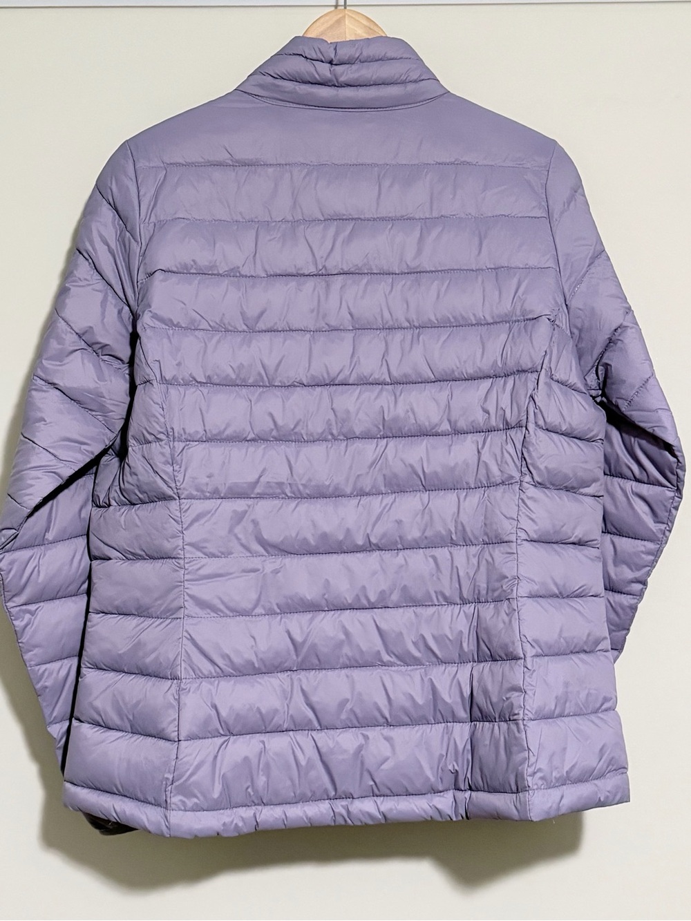 Amazon Essentials Women's Light Dusty Grape Packable Puffer Jacket - Picture 5 of 9